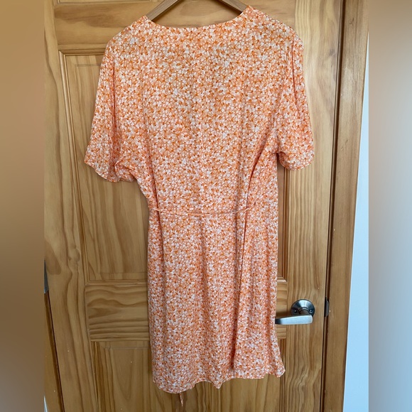 Orange floral printed wrap dress - Picture 2 of 5